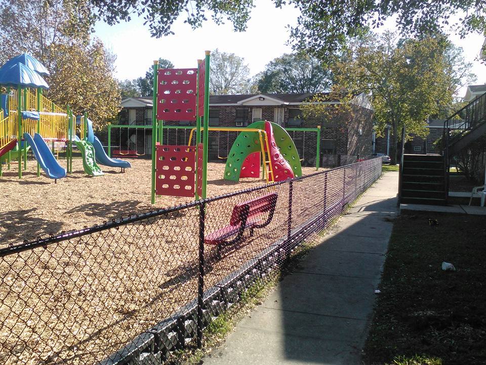 H & W Fence Company Inc. picture