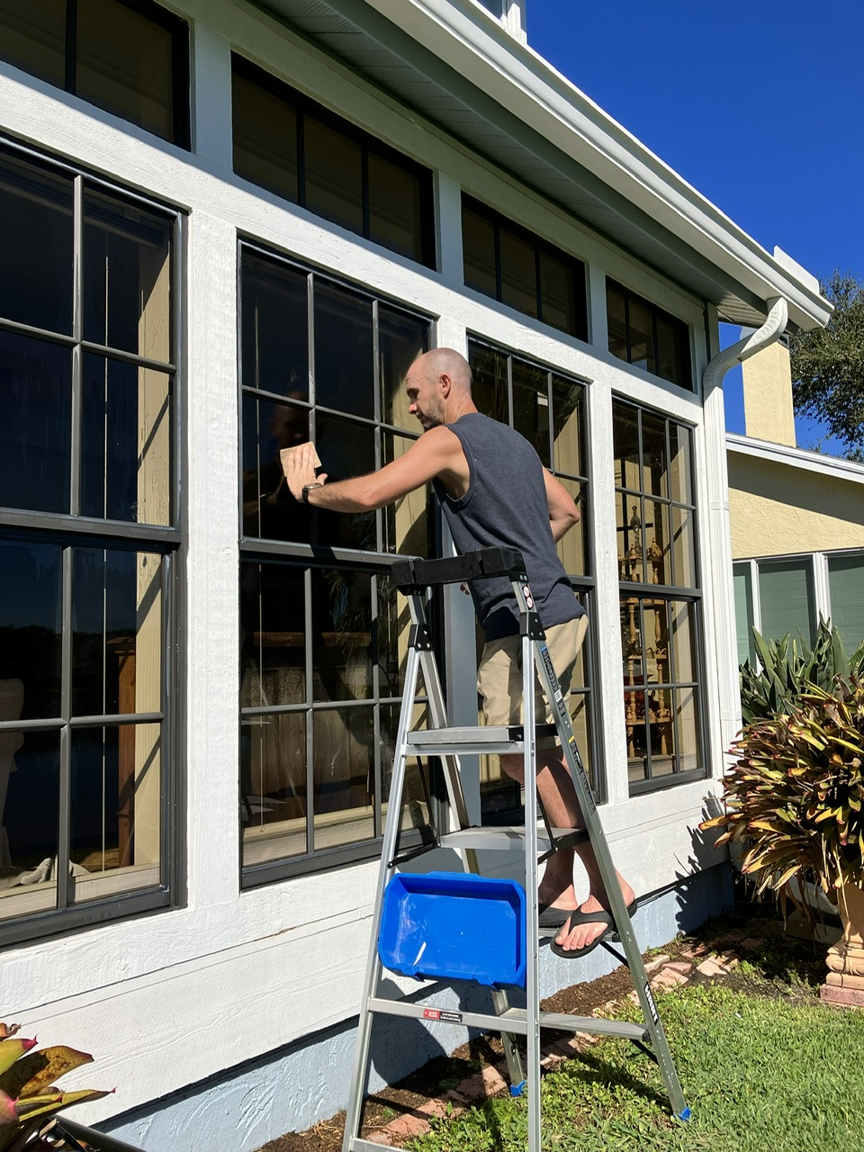 Latorre Window Cleaning & Pressure Washing picture