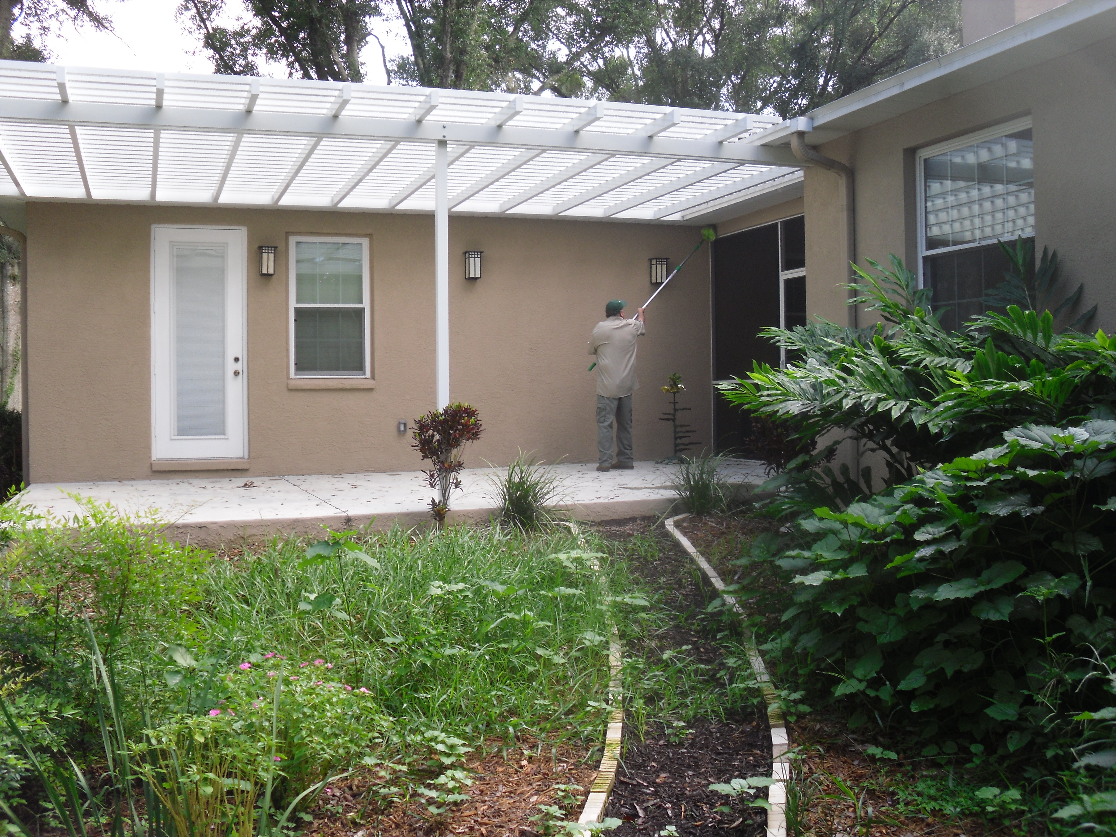 Safari Pest Control, LLC picture