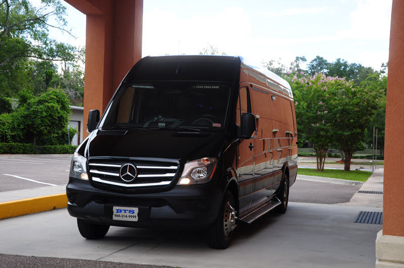 Jacksonville Black Car Limo Service - JAX Airport Car Service picture