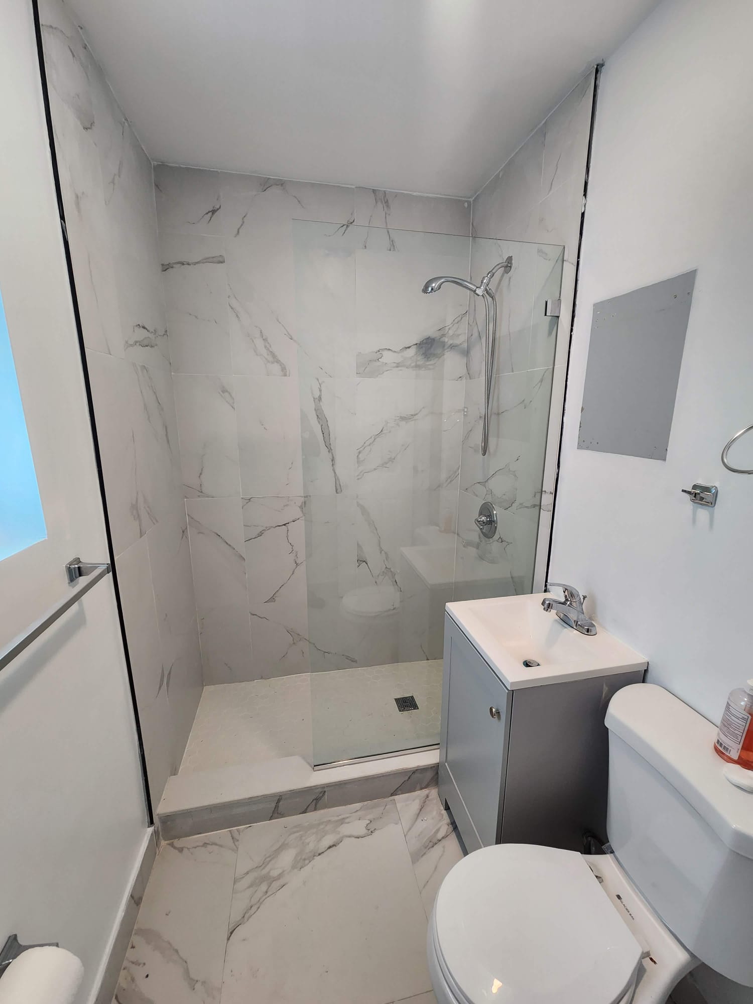 Jay's Shower Doors and More LLC picture