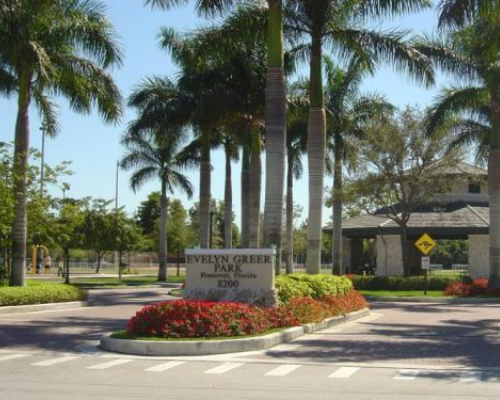Pinecrest Florida HOA community